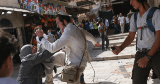 Jerusalem: Israeli ultra-nationalists assault Palestinians in far-right march