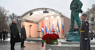 Putin, Cuban president unveil monument to Fidel Castro in Moscow