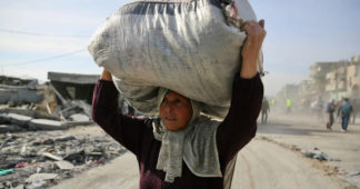 Gaza ceasefire: Displaced Palestinians return to devastated homes