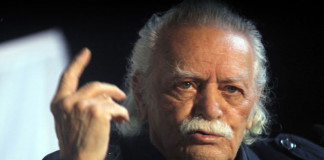 Manolis Glezos apologizes to the Greek people