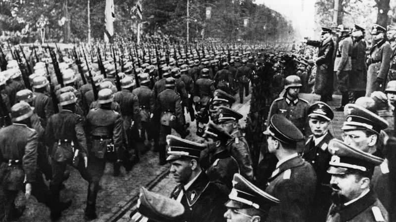 Polish government demands war reparations from Germany